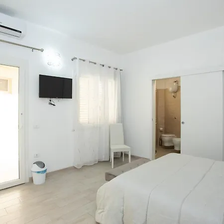 Konukevi Le Rondini 4*