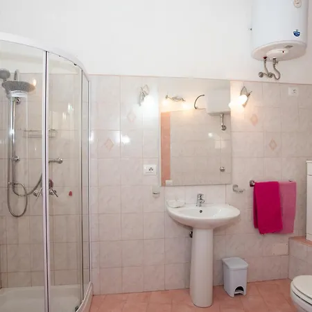 Konukevi Le Rondini Domus De Maria