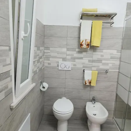 Konukevi Le Rondini Domus De Maria
