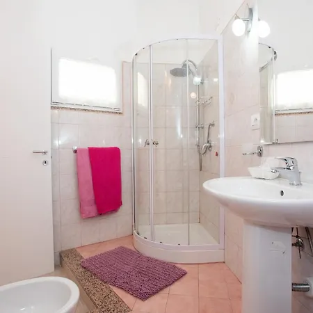 Le Rondini Guest house Domus De Maria